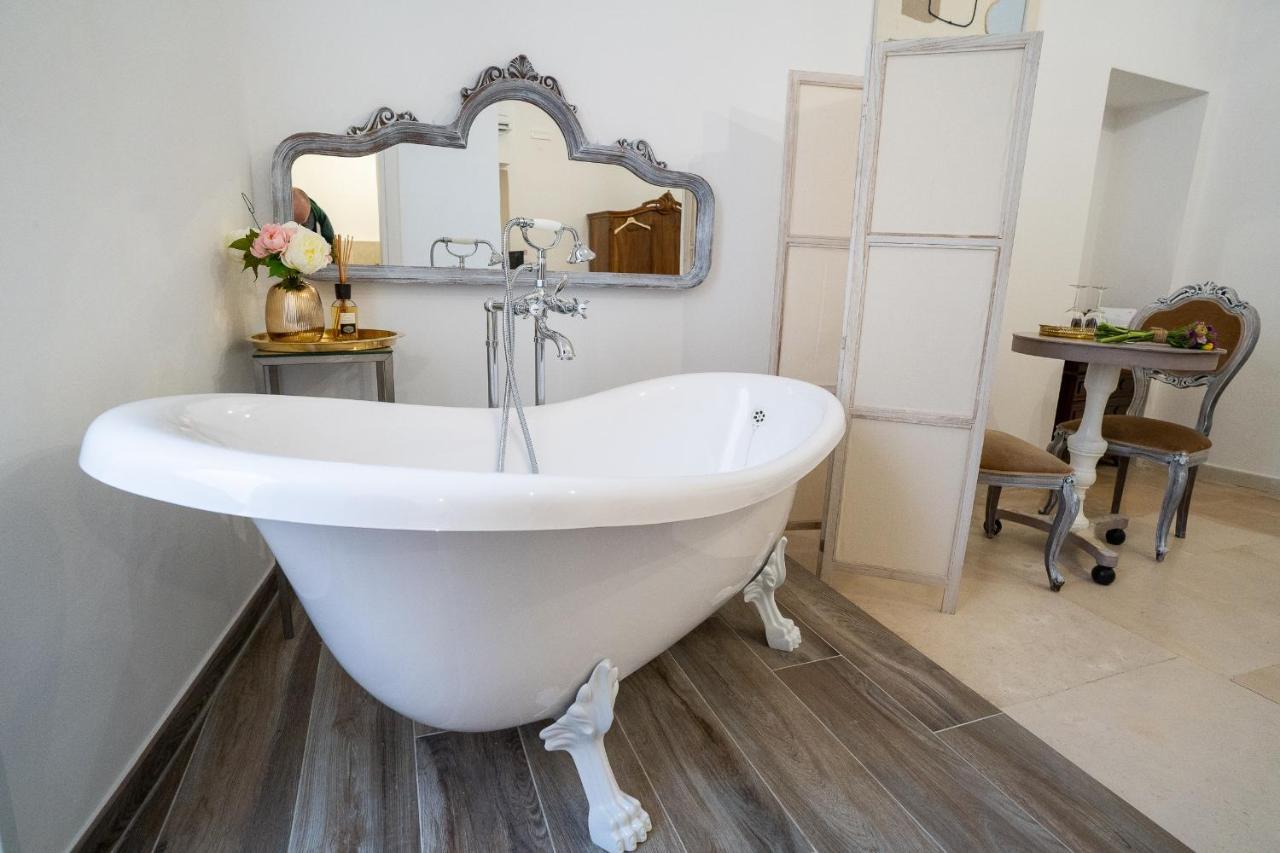 Corte Pietrantica - Charming Rooms & Suites Джовинацо Екстериор снимка