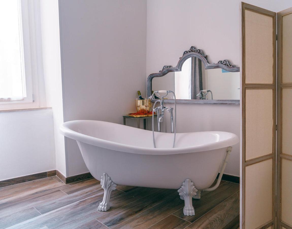 Corte Pietrantica - Charming Rooms & Suites Джовинацо Екстериор снимка