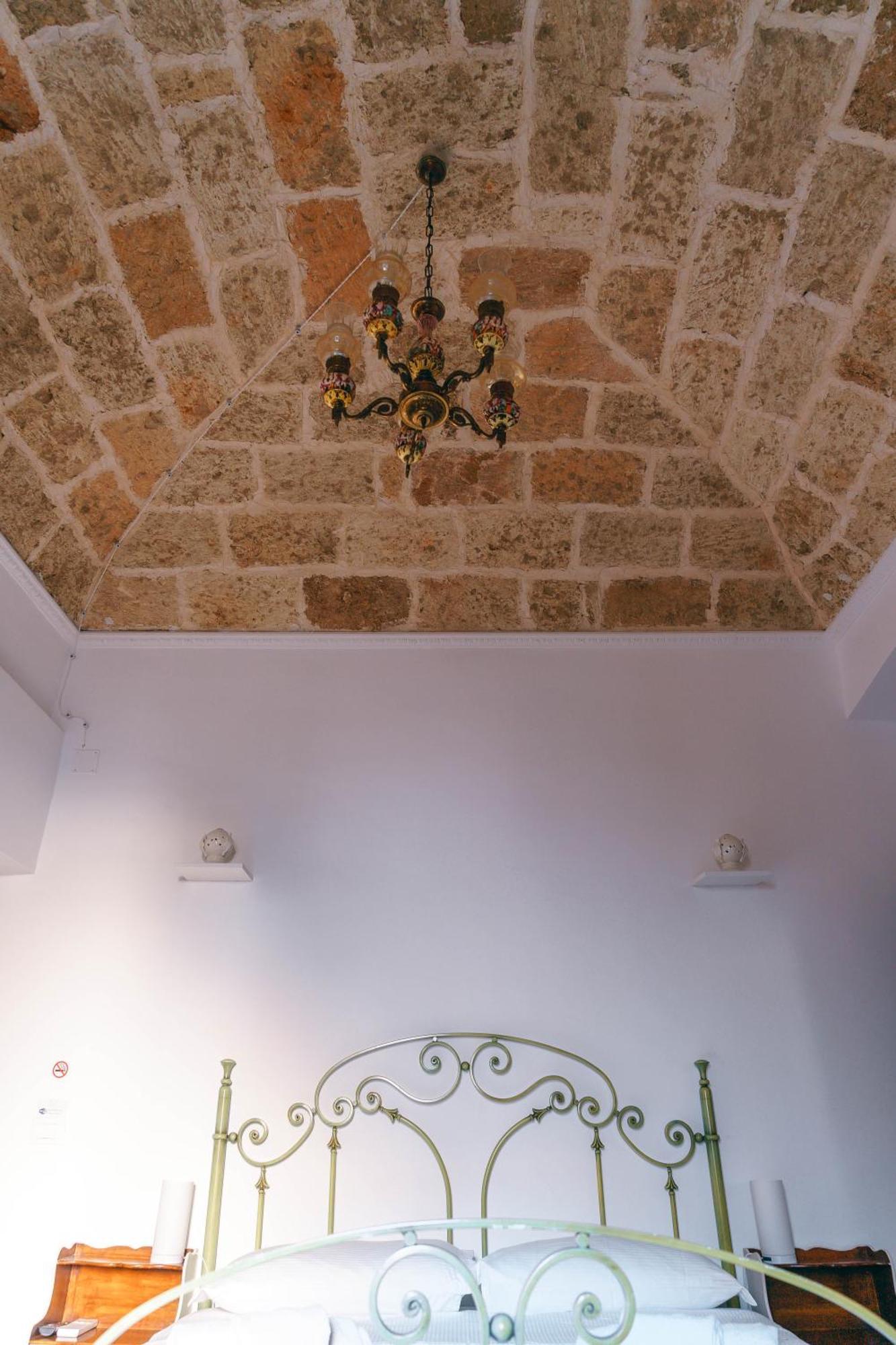 Corte Pietrantica - Charming Rooms & Suites Джовинацо Стая снимка