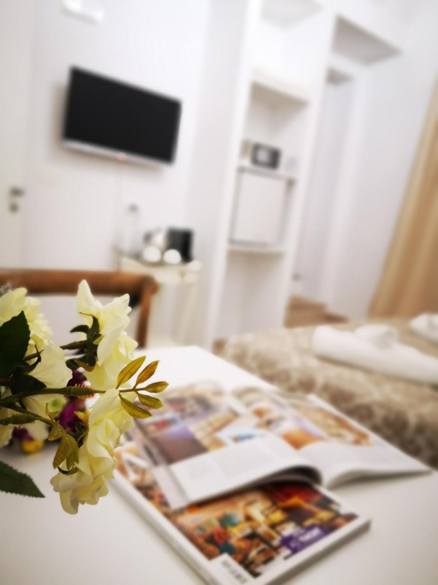 Corte Pietrantica - Charming Rooms & Suites Джовинацо Стая снимка